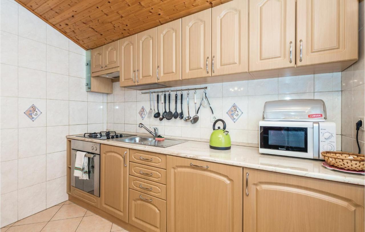 Beautiful Apartment In Brsec With Kitchen ภายนอก รูปภาพ